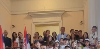 Беч:-Ученици-допунских-школа-СПКД-Просвјете-посетили-Амбасаду-Србије