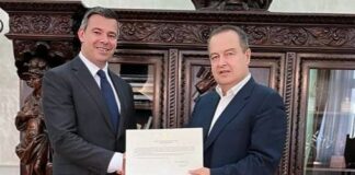 Министар-Дачић-уручио-егзекватуру-почасном-конзулу-Републике-Вануату-у-Србији