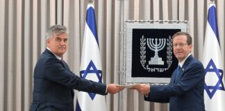 Тел-Авив:-Амбасадор-Петровић-предао-акредитиве-председнику-Израела