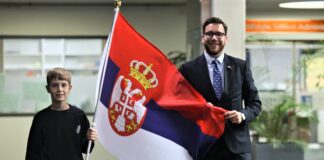 Сеул:-Церемонија-подизања-српске-заставе-у-међународној-школи-„chadwick-international“