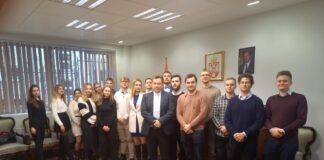 Варшава:-Амбасадор-Кошутић-са-студентима-Правног-факултета-у-Варшави