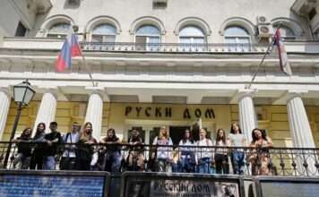 Ученици-ОШ-„Прва-војвођанска-бригада“-из-Новог-Сада-посетили-Руски-Дом-у-Београду