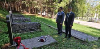 Делегација-Руског-дома-положила-венац-на-споменик-руским-партизанима-у-Андријевици