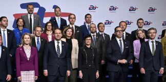 Ђурић:-Састанак-у-Варшави-још-једном-потврђује-да-Србија-има-јасну-европску-будућност