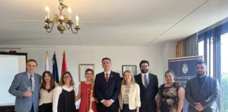 Хелсинки:-Презентација-певања-уз-гусле
