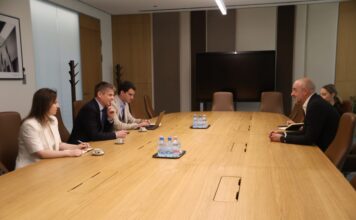 Гујон-у-Будимпешти-разговарао-са-Золтаном-Ковачом-портпарлом-Виктора-Орбана-о-сарадњи-у-области-јавне-и-дигиталне-дипломатије