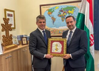 Арно-Гујон-разговарао-о-КиМ-са-Тристаном-Азбејем-мађарским-званичником-задуженим-за-помоћ-прогоњеним-хришћанима
