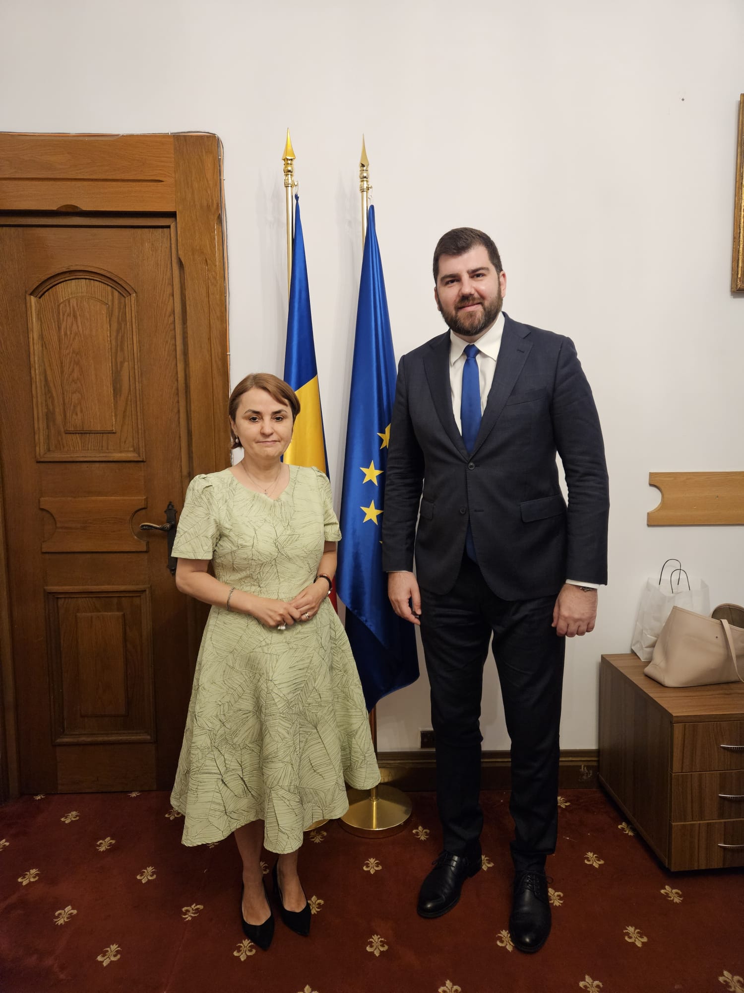 Букурешт:-Састанак-амбасадора-Томашевића-поводом-завршетка-мандата-у-Председништву-Румуније-са-саветницом-Луминицом-Одобеску Букурешт:-Састанак-амбасадора-Томашевића-поводом-завршетка-мандата-у-Председништву-Румуније-са-саветницом-Луминицом-Одобеску
