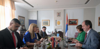 Државна-секретарка-Невена-Јовановић-са-сталним-представником-УНДП-а-у-Србији-Јакупом-Беришом