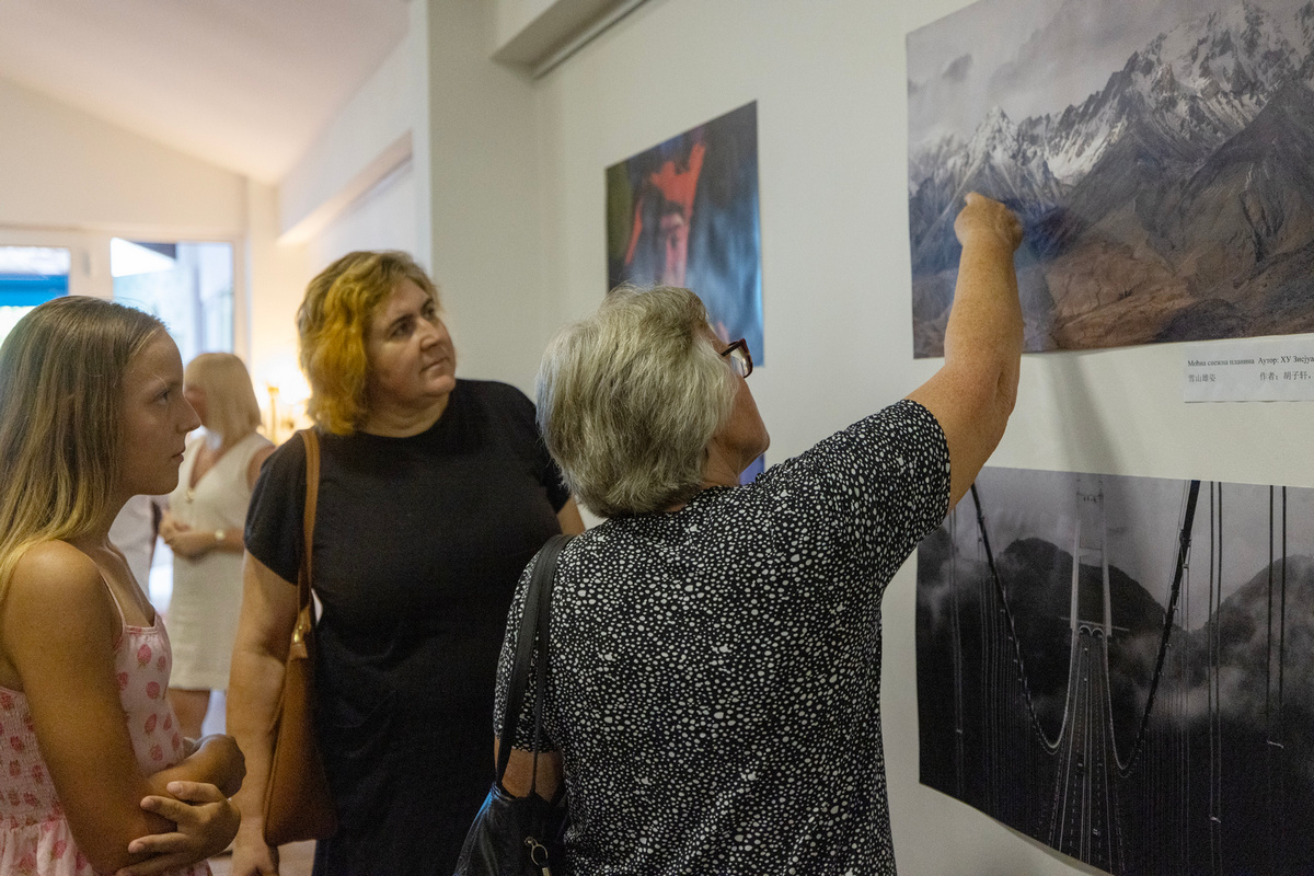 exhibition-“china-through-the-lens”-opened-in-kisac-as-a-significant-bridge-of-cultural-cooperation-between-serbia-and-china exhibition-“china-through-the-lens”-opened-in-kisac-as-a-significant-bridge-of-cultural-cooperation-between-serbia-and-china