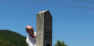 Споменик-црвеноармејцу-у-Доњој-Каменици-украшен-ликом-хероја