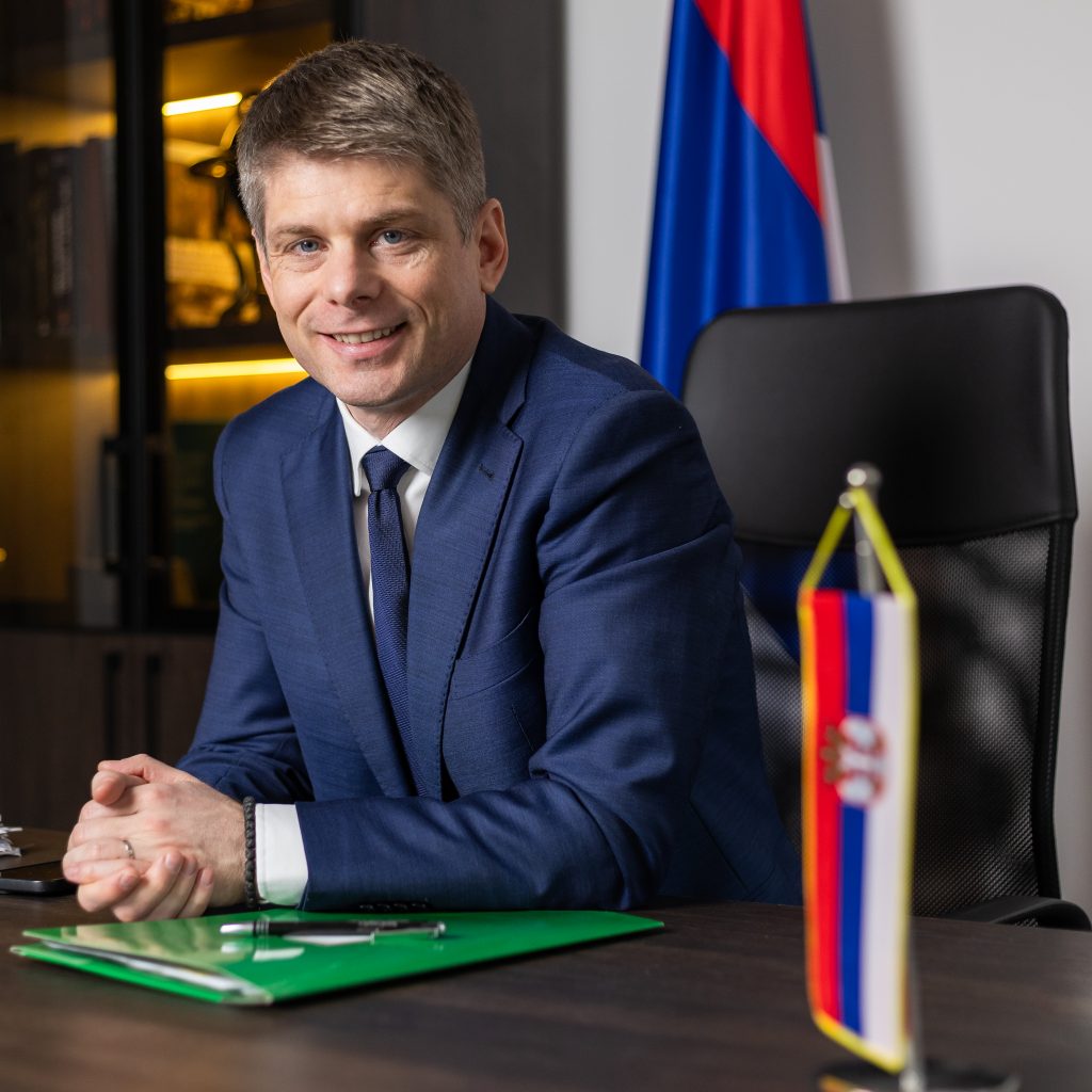 Арно-Гујон-занимљивим-видеом-честитао-Мађарима-Дан-Мађарске:-Србија-и-Мађарска-–-најневероватније-пријатељство? Арно-Гујон-занимљивим-видеом-честитао-Мађарима-Дан-Мађарске:-Србија-и-Мађарска-–-најневероватније-пријатељство?