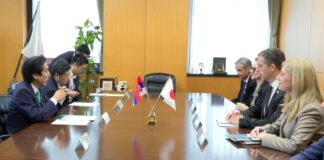 Ђурић-са-министром-за-економску-безбедност-Јапана