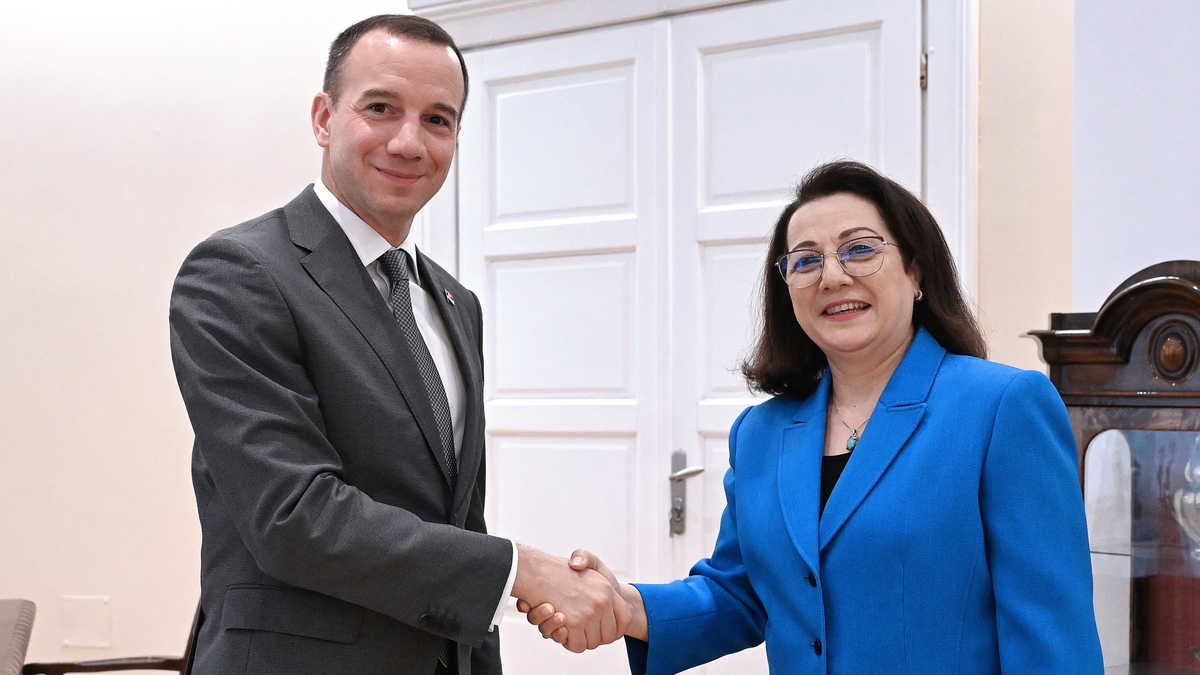Јовић-са-привременом-отправницом-послова-Амбасаде-Ирака