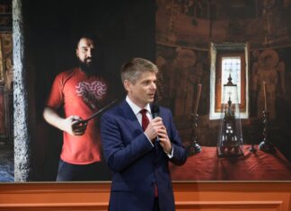 Гујон:-Кроз-објектив-француске-уметнице-представљена-истина-о-животу-Срба-на-Косову-и-Метохији-у-срцу-Париза